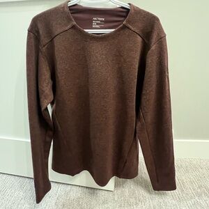 Arc’Teryx Men’s long sleeve shirt, burgundy, like new, size medium